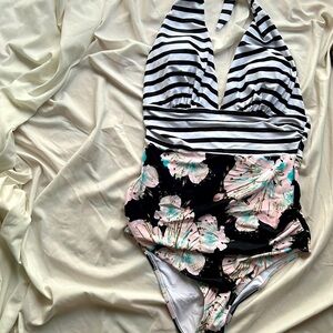 COPY - One piece swimsuit. Never worn XL
